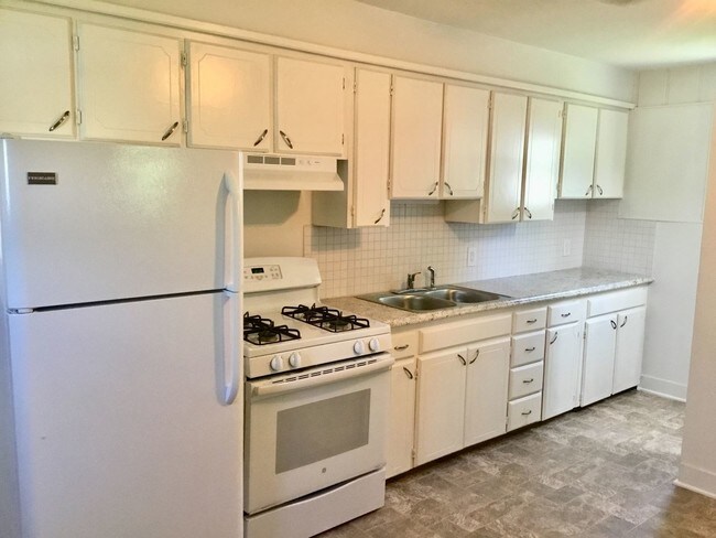 Building Photo - 2 br, 1 bath House - 817 Bell Drive
