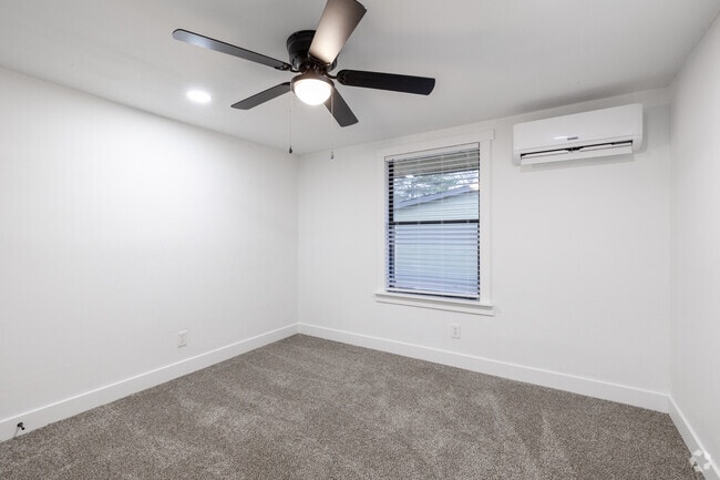 2BR, 2BA - 864SF - Bedroom - Flats at 2875