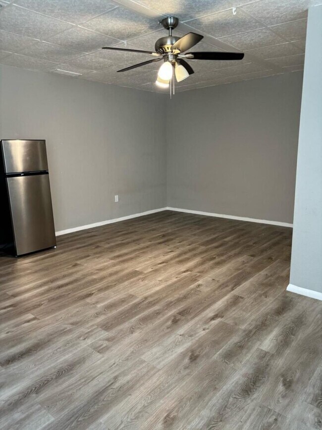 Building Photo - 2014 Pineway Dr