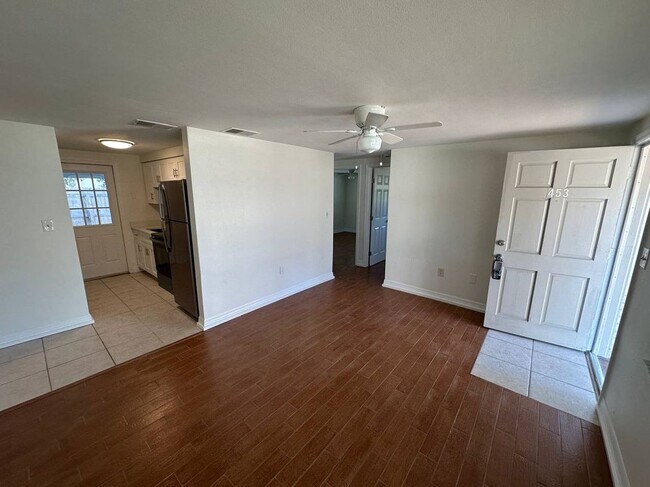 Foto del edificio - 453 90th Ave N