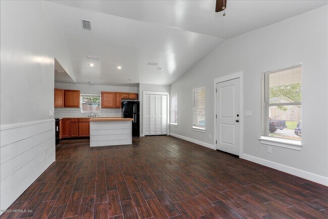 Building Photo - 1423 Ferris St