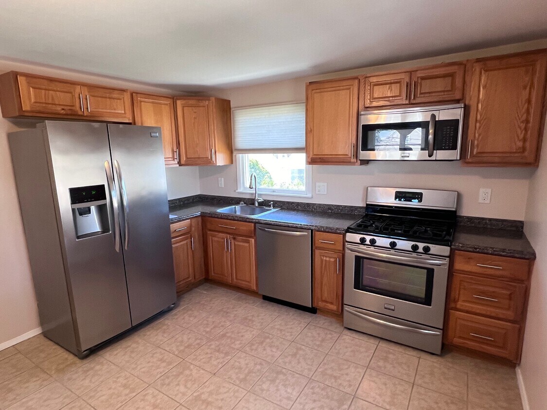 Kitchen - 119 E Alhambra Ave