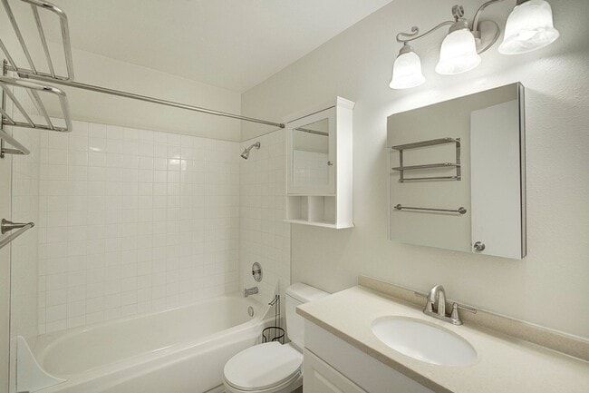 Building Photo - 1Bd/1Ba Mercer Island Condo