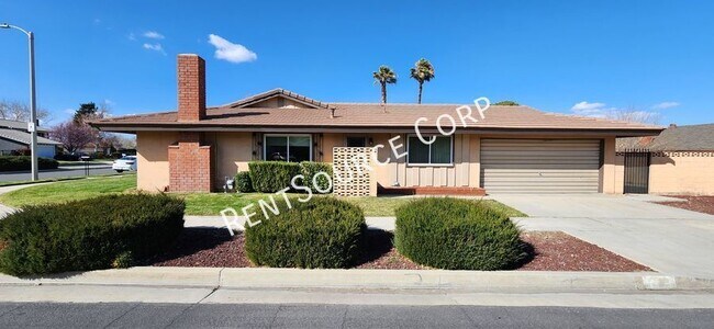 Building Photo - 3 Bedroom 2 Bathroom Single Story home for...