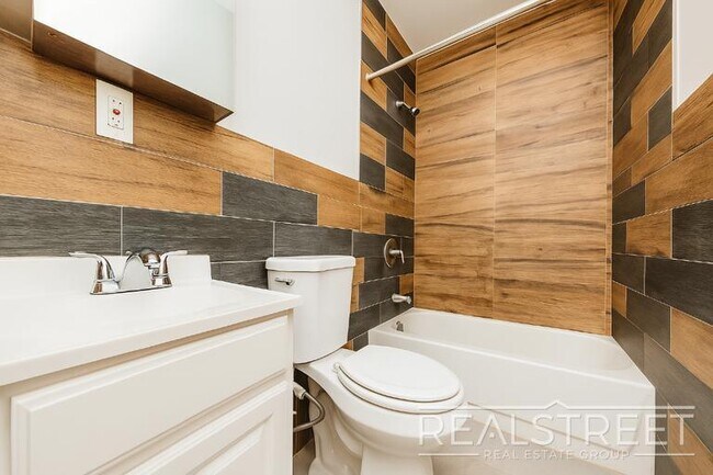 Foto del edificio - 2 bedroom in BROOKLYN NY 11237