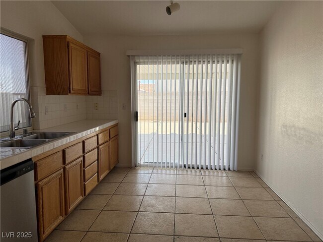 Foto del edificio - 8411 W Rochelle Ave
