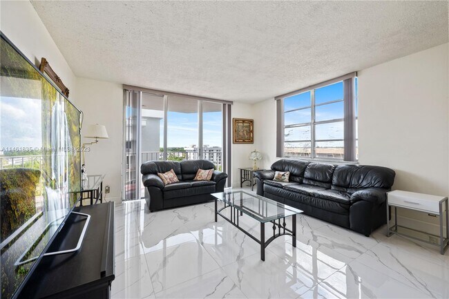 Foto del edificio - 16710 NE 9th Ave