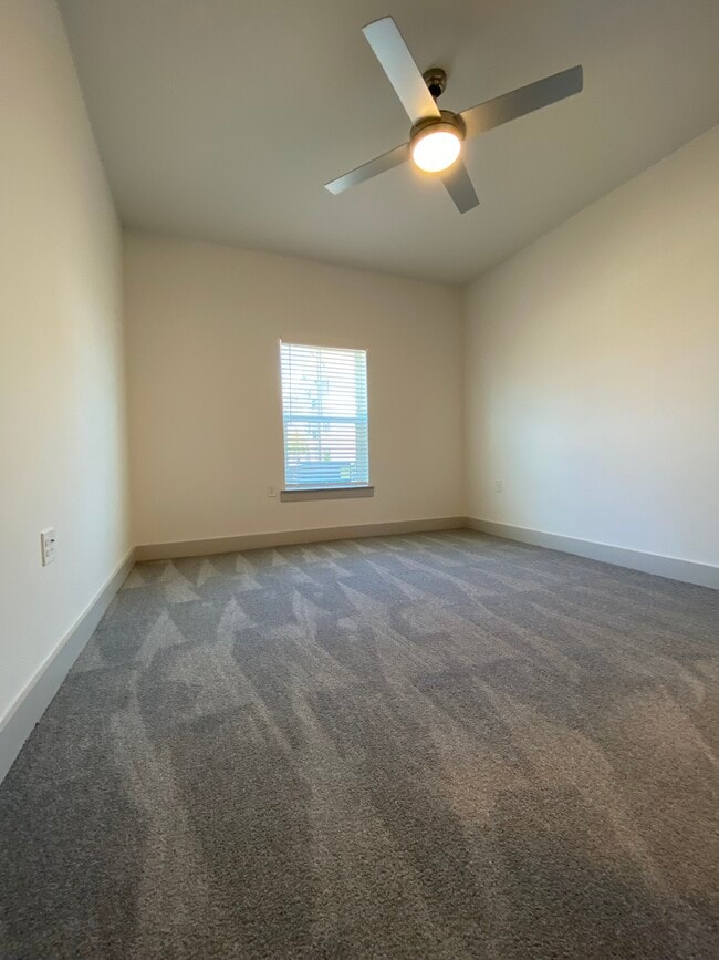 A1 Bedroom - Azalea Bay Apartments