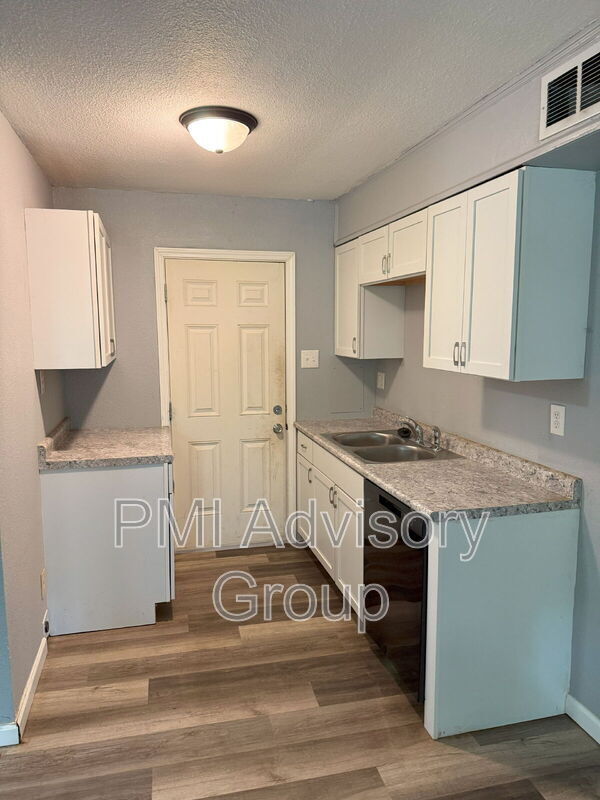 Building Photo - 2524 SW Valley Brook Ln