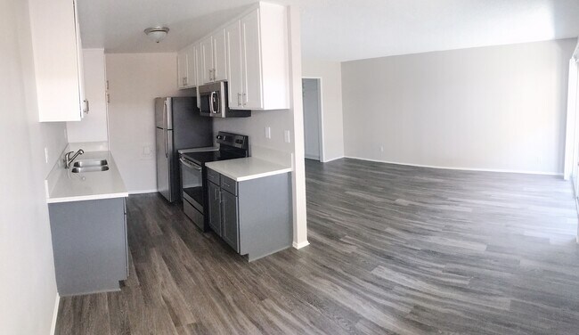 Cocina/Sala de estar - Saticoy Gardens