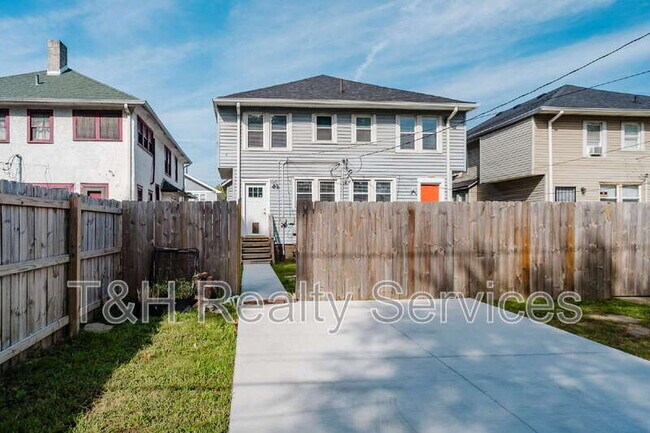 Foto del edificio - 2933 Ruckle St