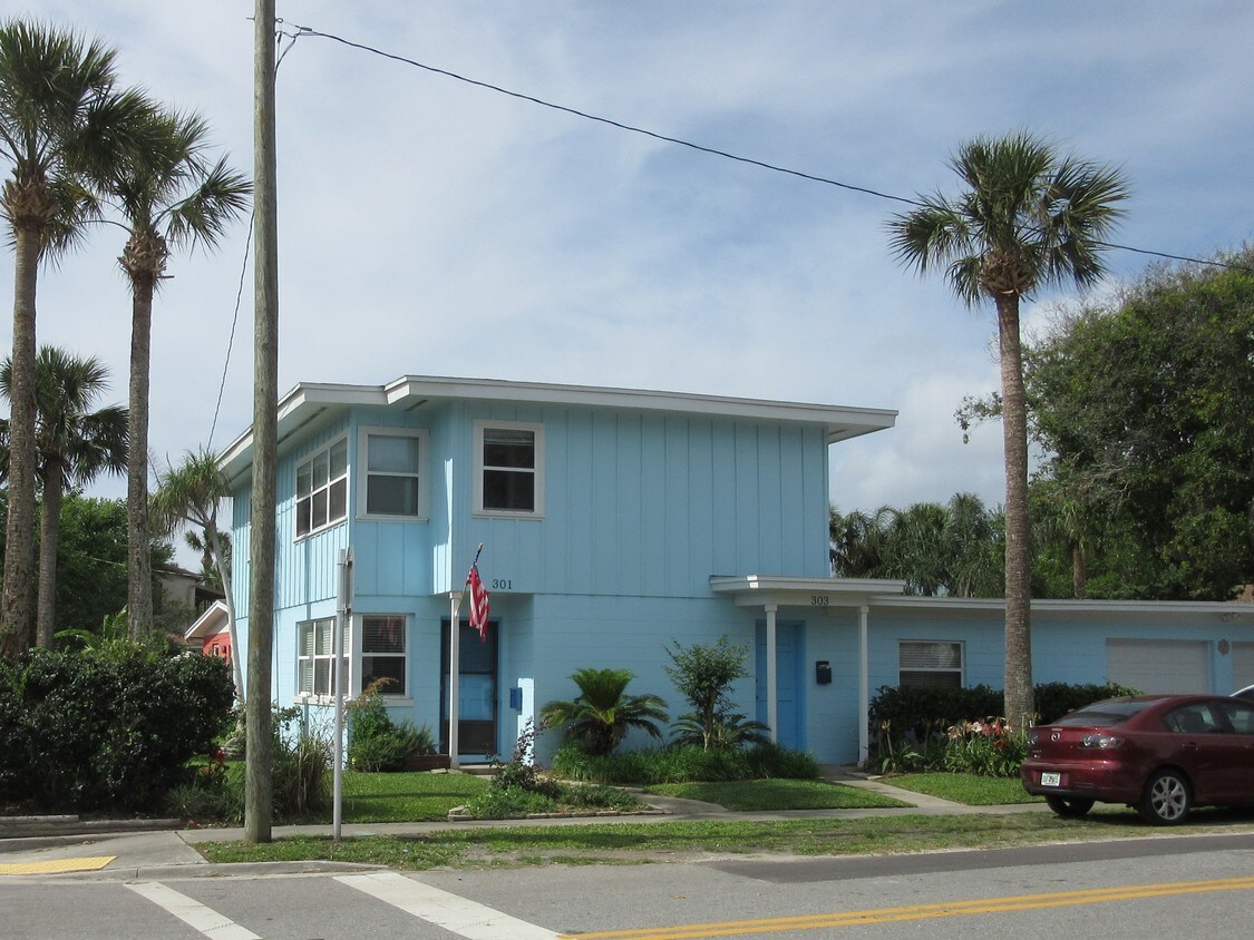 303 Oleander St. - 303 Oleander St