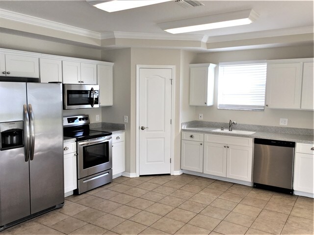 Foto del edificio - 8157 Canterbury Lake Blvd