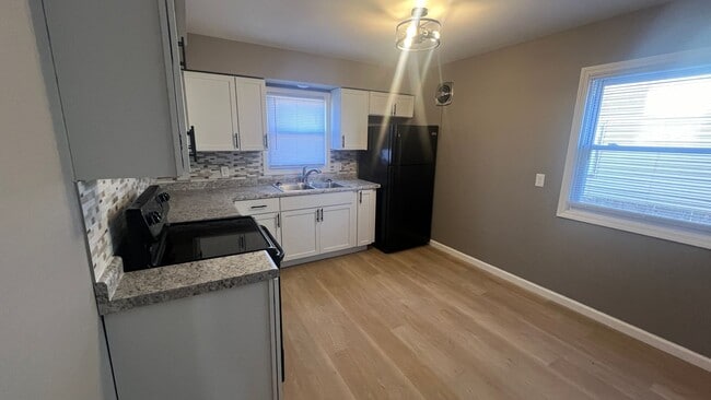 Building Photo - 5922 N 84th St