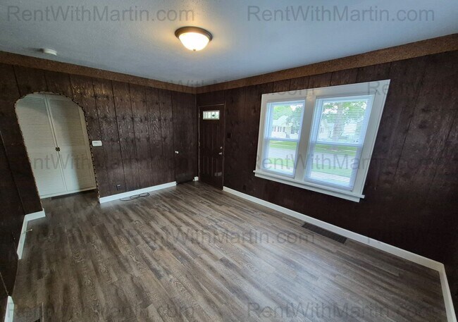 Foto del edificio - 1212 Forest Ave