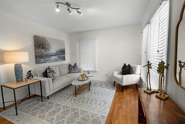 Foto del edificio - 2108 Rountree Dr