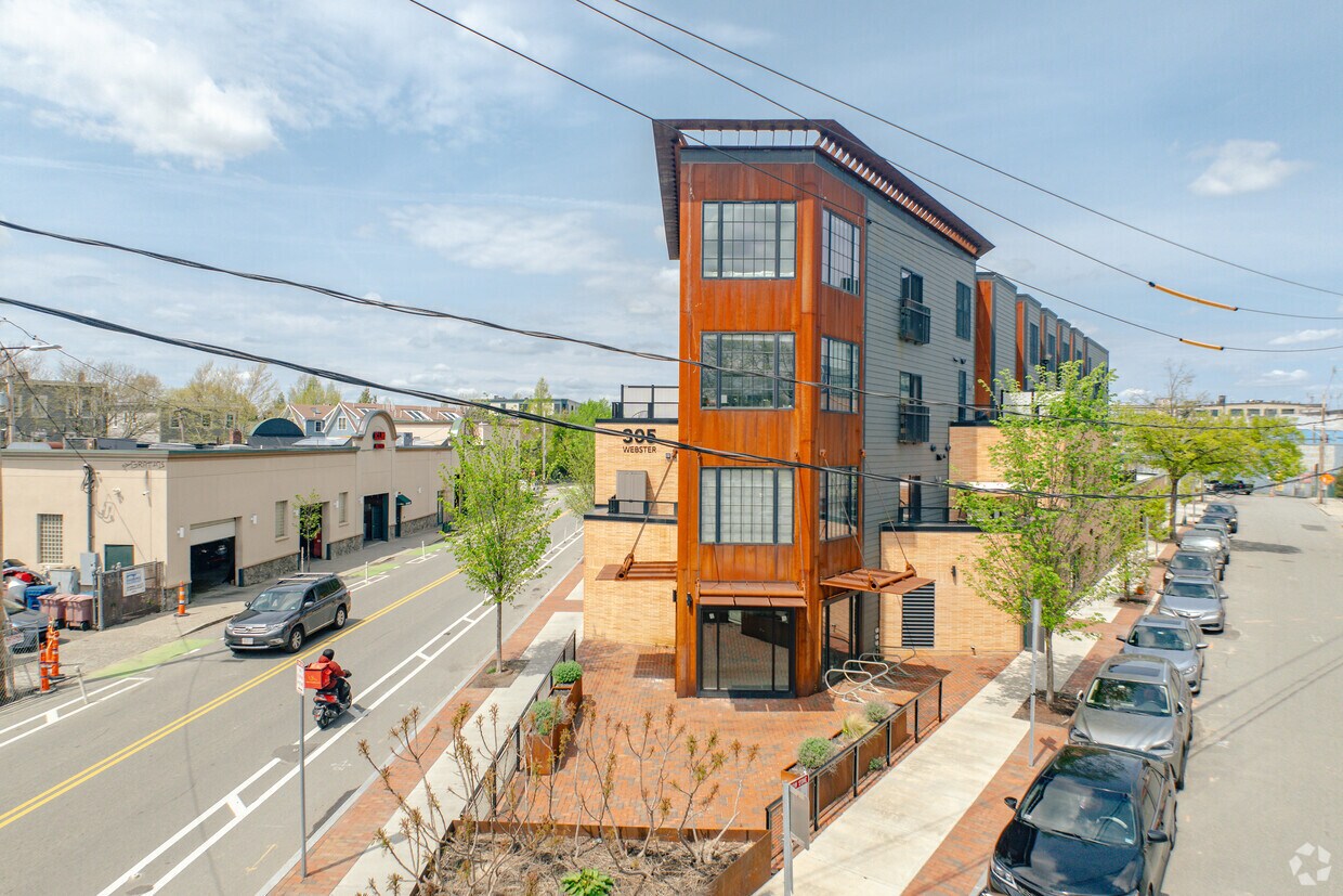 305 Webster Avenue - Iman Crossing
