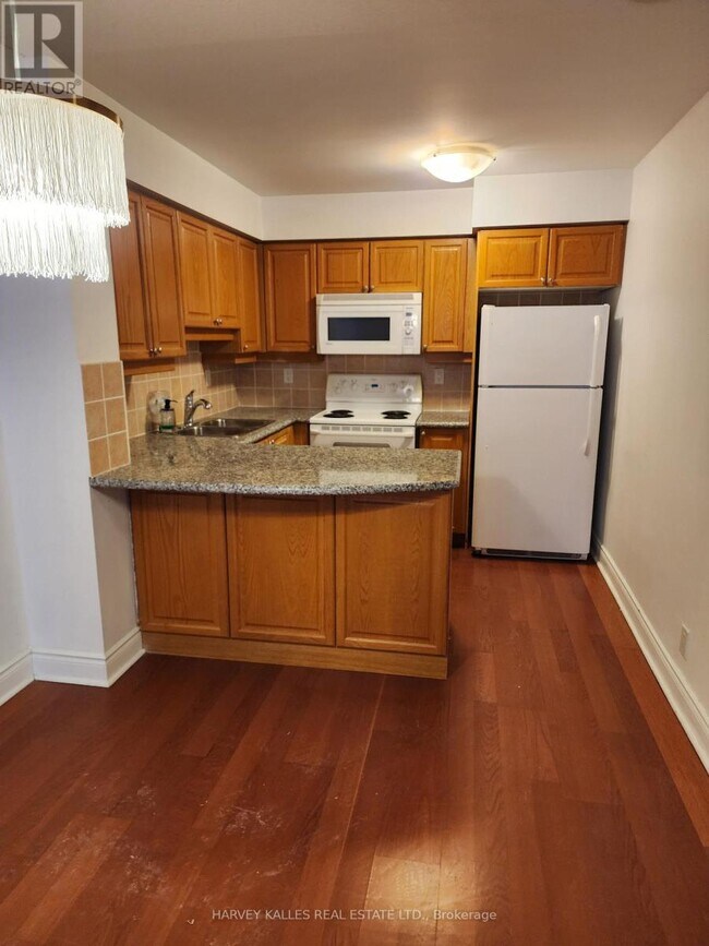 Photo du bâtiment - 78 Harrison Garden Blvd