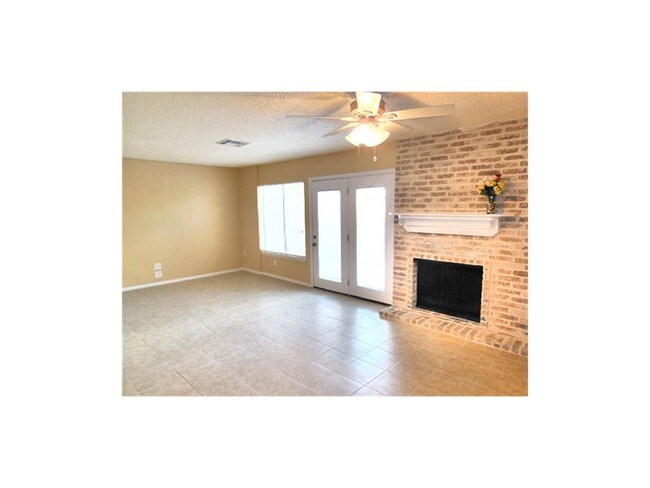 Building Photo - 11615 Village Place Dr