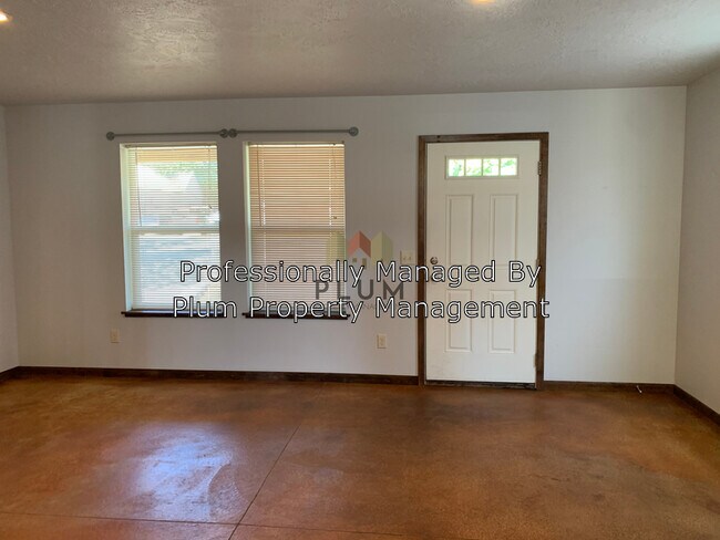 Building Photo - 2131 S 14th St W