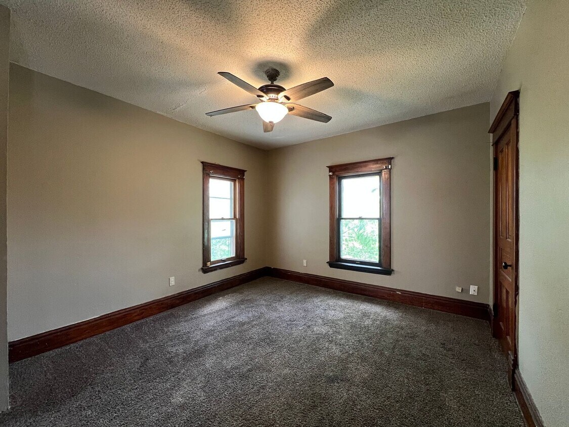 Foto principal - 919 3rd Ave N