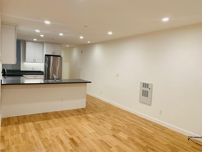Building Photo - 644 Natoma St
