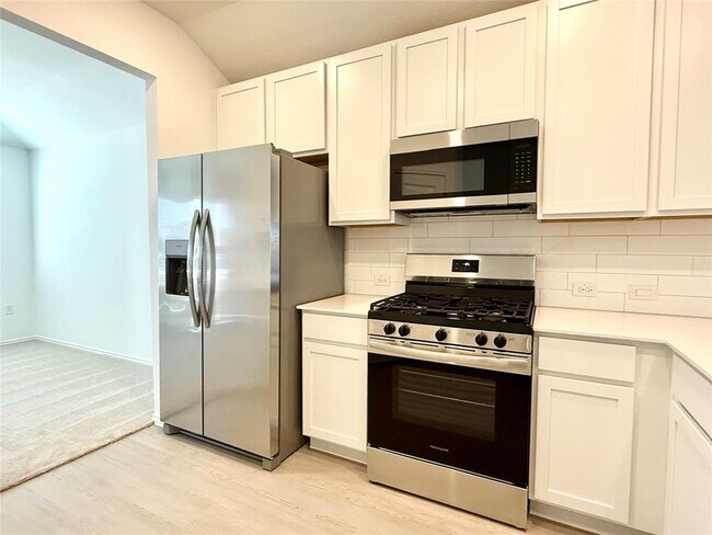 Building Photo - 113 Imola St