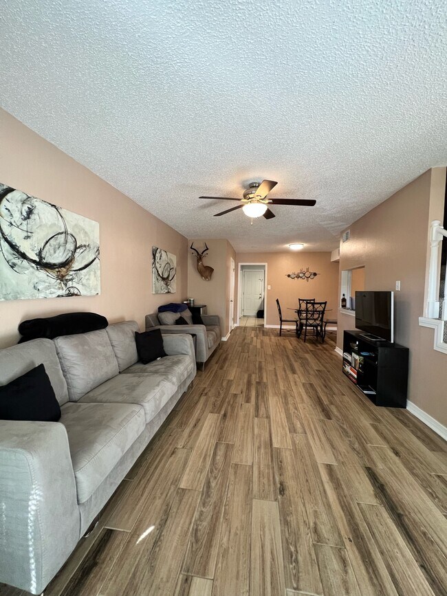 Photo - 829 E Boyd Dr Apartment