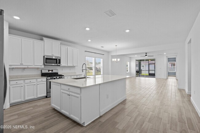 Building Photo - 260 Oaklawn Ct