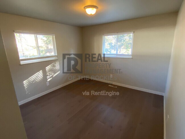 Foto del edificio - 700 Dawn Ave