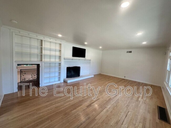Building Photo - 1531 W Laurel Ave