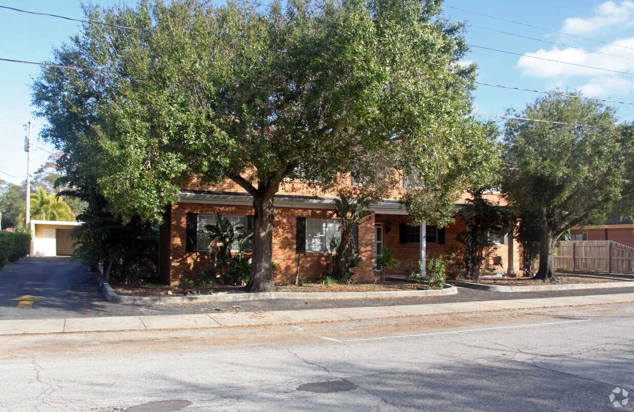 Exterior Building Image - 608 S Lincoln