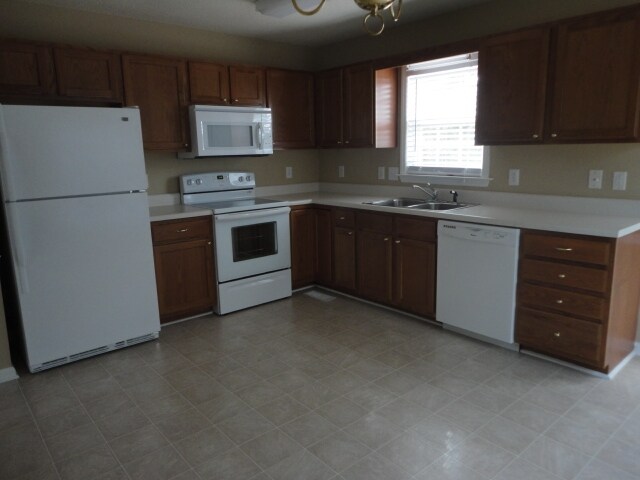 Foto del edificio - 121 Grainwood Ct