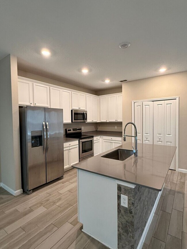 Building Photo - 12803 Josslyn Ln