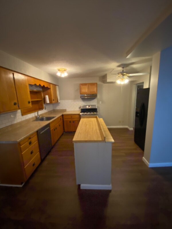 Primary Photo - 305 E Main St