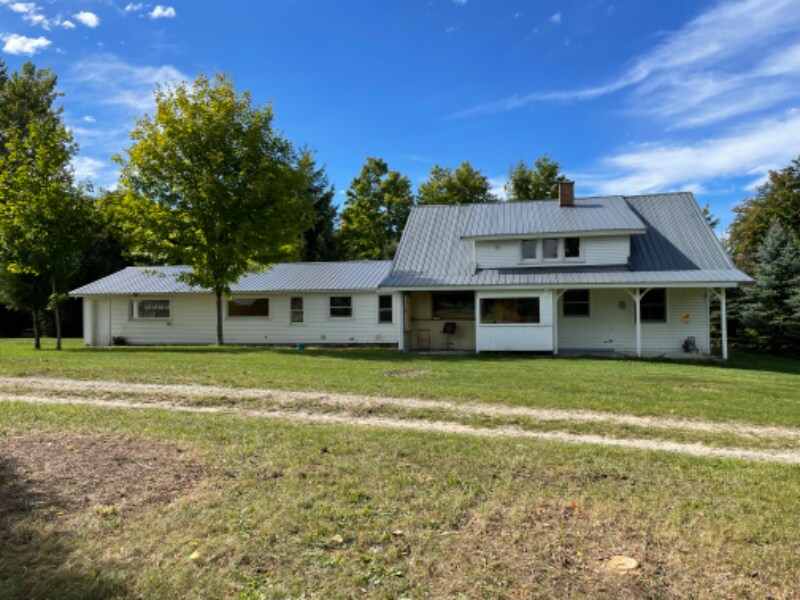 Primary Photo - 1952 W Clute Rd