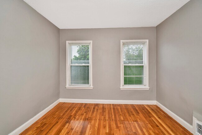 Building Photo - 352 Norfolk St