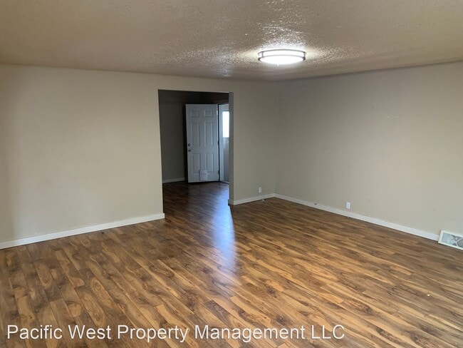 Building Photo - 3 br, 1 bath House - 508 N 1st St