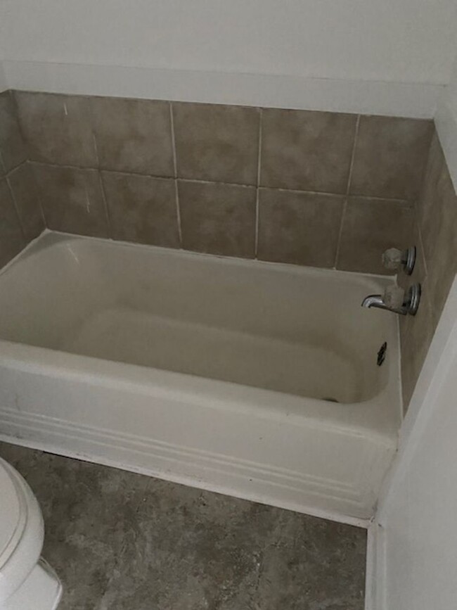 Building Photo - Renovated 1 Bedroom 1 Bath Unit for Rent!