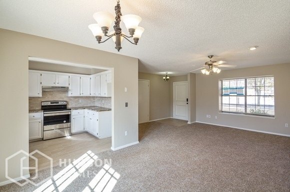 Foto del edificio - NOW AVAILABLE! - 800 Branchwood Drive, Nor...