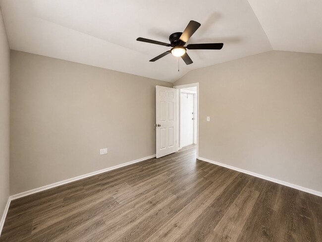 Building Photo - 1 Bed/ 1 Bath Tiny Home in Newark!