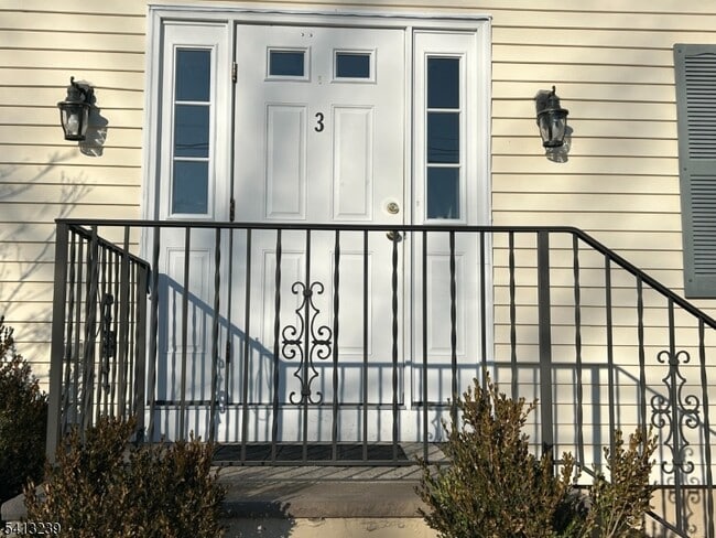 Building Photo - 3 Prospect St