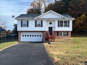 Building Photo - 129 Meadowlark Drive
