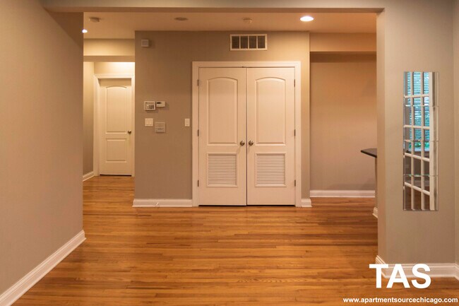 Foto del edificio - 3804 N Marshfield Ave