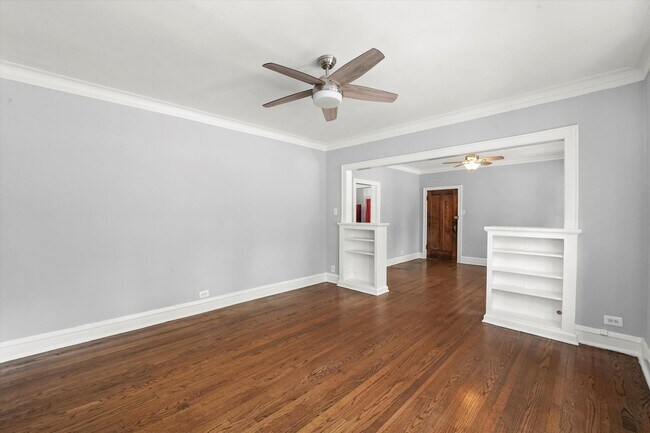 Foto del edificio - 4241 N Laramie Ave