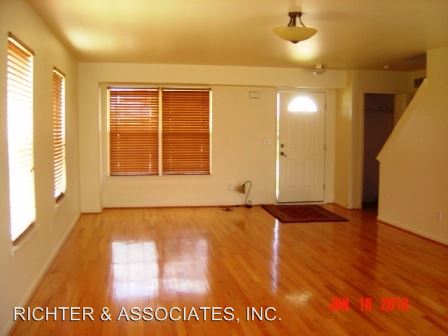 Building Photo - 7165 Maplelawn Dr