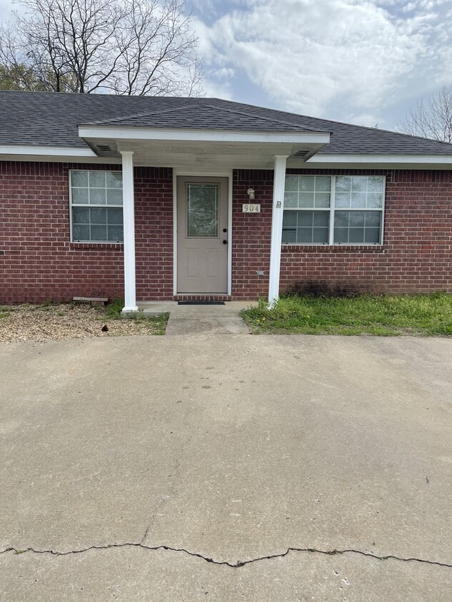 Primary Photo - 904 W Oklahoma Ave