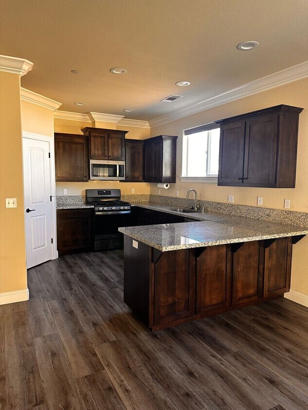 Primary Photo - 3 BED 2 BATH HOME IN SHASTA LAKE