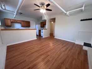 Building Photo - 7 Sherborn Ct