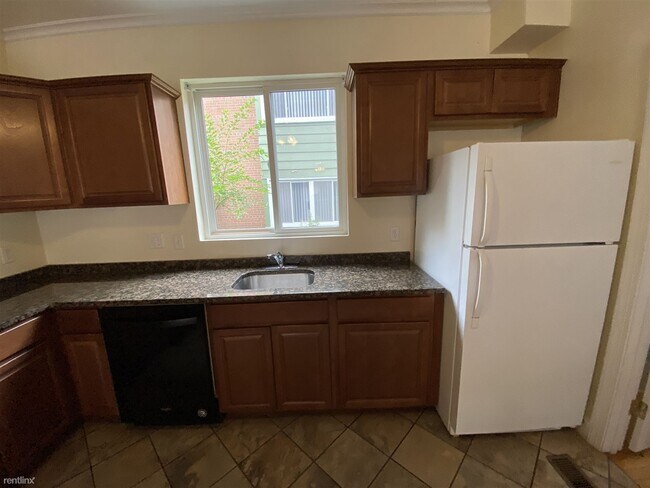Building Photo - 4 br, 2 bath House - 214 N 1st St # 1 #1